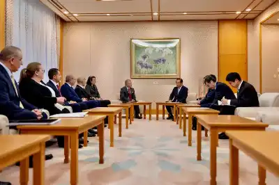 الملك يعقد لقاءات مع قادة في