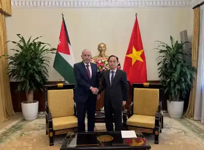 الصفدي يبحث مع نظيره الفيتنامي التعاون