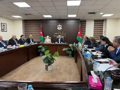 البدور يجتمع مع 14 مديرا للصحة..