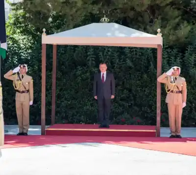 الملك يستقبل نائب وزير الدفاع في