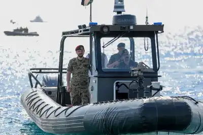 ولي العهد يزور فريق مكافحة الإرهاب