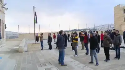 التربية تدعو إلى الالتزام بالطابور الصباحي