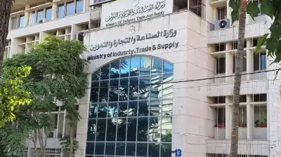 وزارة الصناعة تتعامل مع 53 ملفا