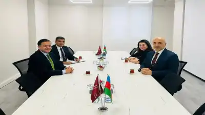 بحث تعزيز الربط الجوي بين الأردن