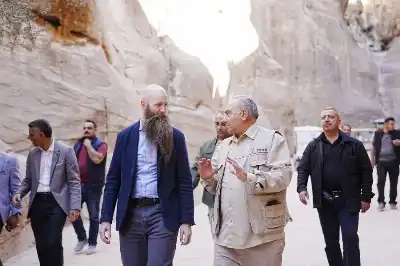 ما هو (المشروب) الذي قدمه فارس