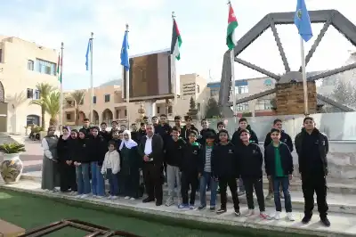 جامعة الزرقاء تستقبل وفدا طلابيا من