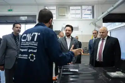 ولي العهد يفتتح حاضنة أعمال في