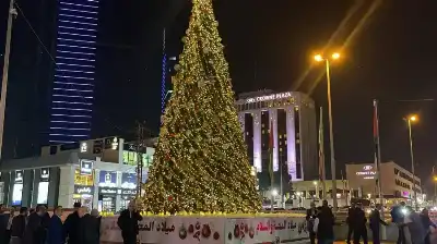 أمانة عمان تضيء شجرة الميلاد في