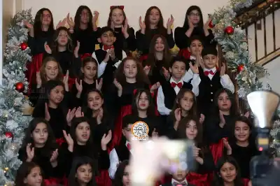 فندق فيرمونت عمّان يضيء شجرة الميلاد