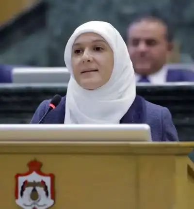 النائب لبنى النمور.. سلامات