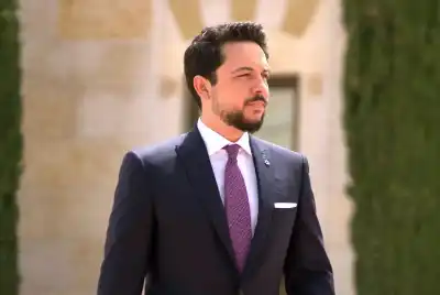 ولي العهد يهنئ المنتخب الوطني بتأهله