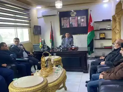 محافظ الزرقاء يطلع على واقع الخدمات