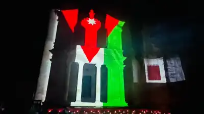 سلطة إقليم البترا تضيء الخزنة بالعلم