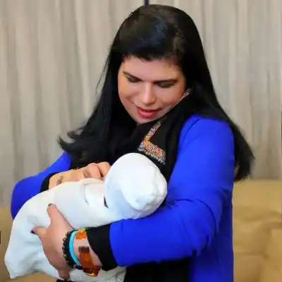 الأميرة سمية بنت الحسن ترزق بحفيد