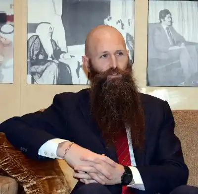 العموش يوجه أسئلة نيابية حول تحركات