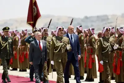 اتصال بين الملك والعماد جوزاف عون..