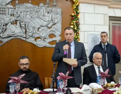 الفراية يشارك بقداس منتصف الليل في