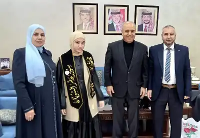 وزير التربية يكرم كوكبة من حفظة