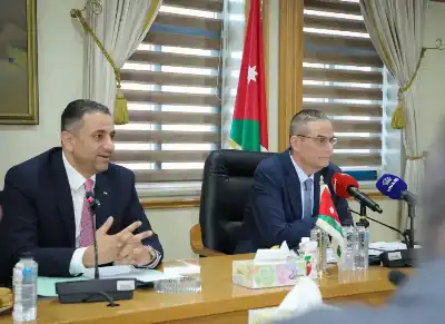 أبو حسان: البنك المركزي نجح.. والشركس: