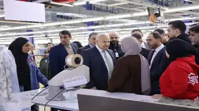 البكار: لهذا استثنينا قطاع صناعة الألبسة