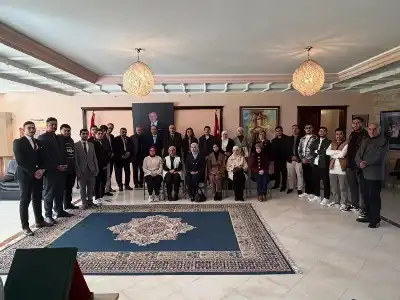 القاضي يلتقي طلبة أردنيين في السفارة