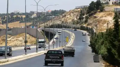 إغلاقات وتحويلات مرورية على طريق عمان