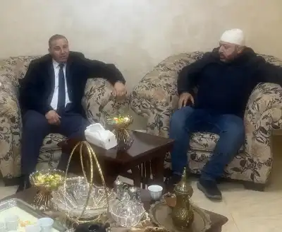 محافظ الزرقاء يعود الصحفي فيصل التميمي