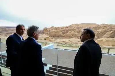 جعفر حسان يفتتح فندق كراون بلازا