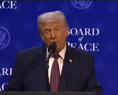 ترامب يعلن من دافوس إطلاق مجلس