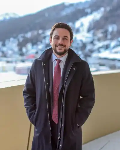 ولي العهد ينشر صورا من مشاركته