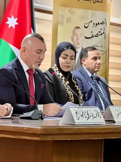 عاشور يشهر في الزرقاء كتابه الصعود