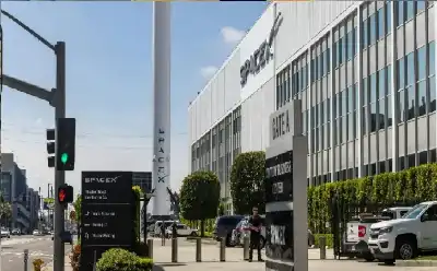 صفقة تريليونية.. سبيس إكس تستحوذ على