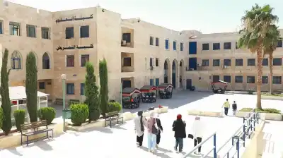 تمريض الزرقاء تناقش رسائل ماجستير في