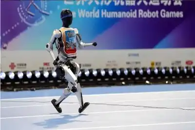 الروبوت الصيني بولت يتحدى البشر في