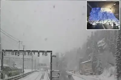 انهيار جليدي يخرج قطارا عن مساره