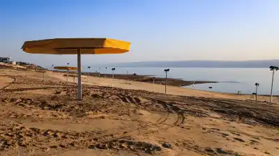 بدء تطوير شاطئ البحر الميت السياحي..