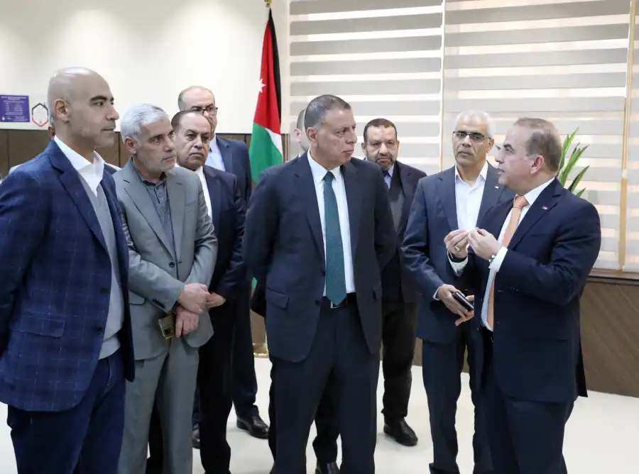 مدار الساعة,أخبار الأردن,اخبار الاردن,وزير الداخلية,مازن الفراية,دائرة الأحوال المدنية والجوازات,دائرة الأحوال المدنية,شركة زين الأردن