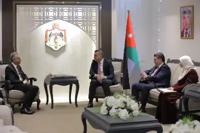 الخارجية النيابية تلتقي السفير اليمني لدى