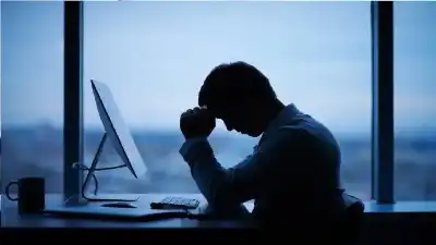 زمن التفاهة.. صراع القيمة والابتذال في