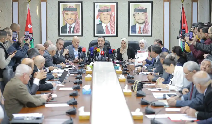 مدار الساعة,أخبار مجلس النواب الأردني,وزير العمل,وزير الشؤون السياسية والبرلمانية,عبد المنعم العودات,خالد البكار,الضمان الاجتماعي,البنك المركزي