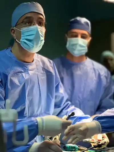 إجراء عملية نوعية في مركز الملكة