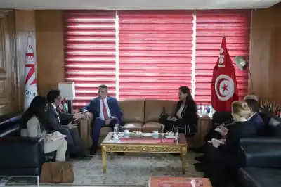 السفير الأردني في تونس يزور مركز