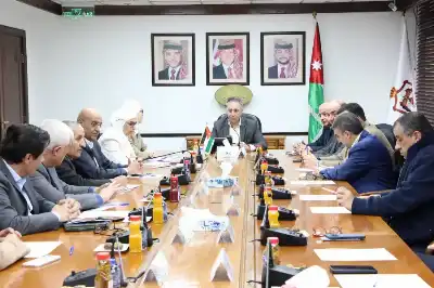 القضاة: الزيوت النباتية متوفرة.. وإجراءات لضبط