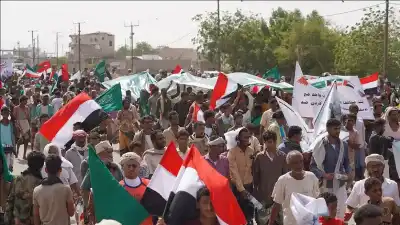 آلاف اليمنيين يتظاهرون تضامنا مع الأردن