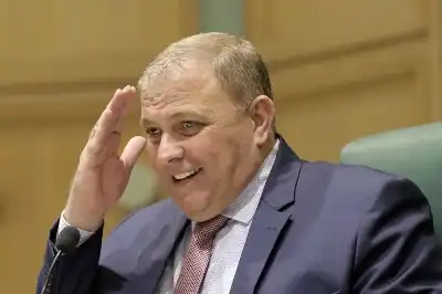 عطية يسلم مقترحاته حول مشروع القانون