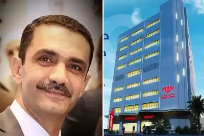 الدكتور فراس الدبوبي وكوادر مستشفى عبد