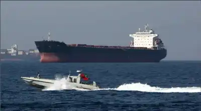 ترامب يحذّر إيران من فرض رسوم