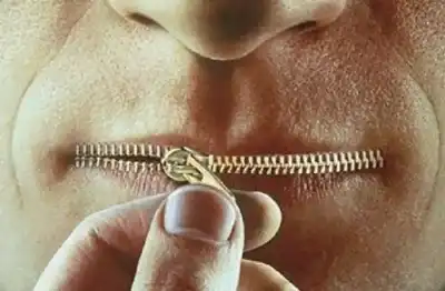 كيف نوفق بين فضيلة الصمت وضرورة