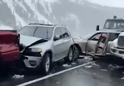 شمل 70 مركبة.. حادث تصادم ضخم