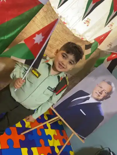 الطفل جورج حتر يحتفل بطريقته الخاصة